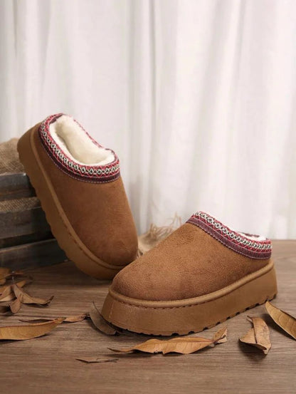 Trendy warm slippers