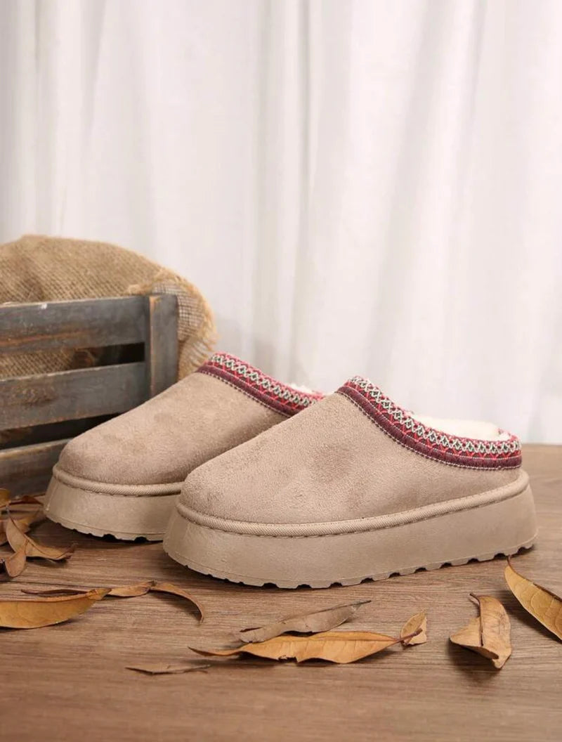 Trendy warm slippers