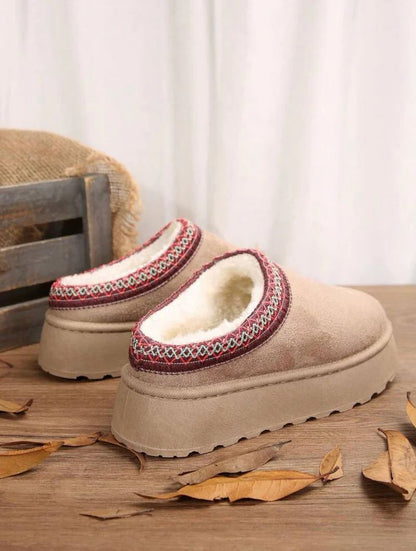 Trendy warm slippers